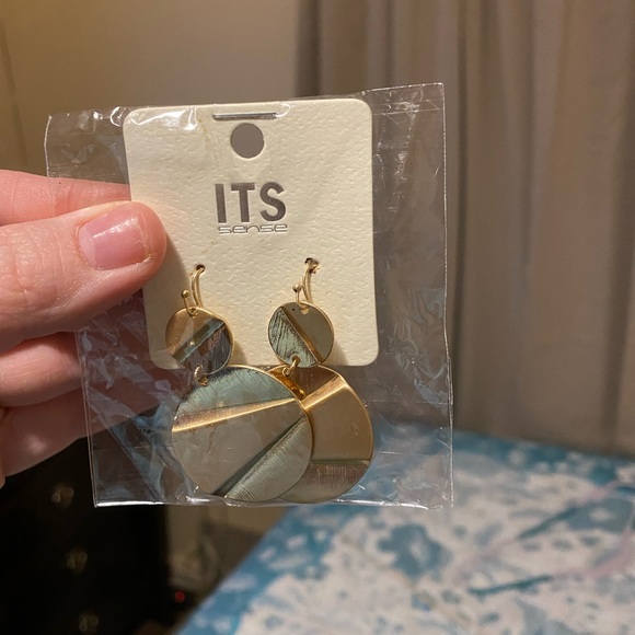 Earring Variety - Picture 2 of 10